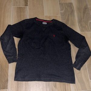 Men’s dark gray top